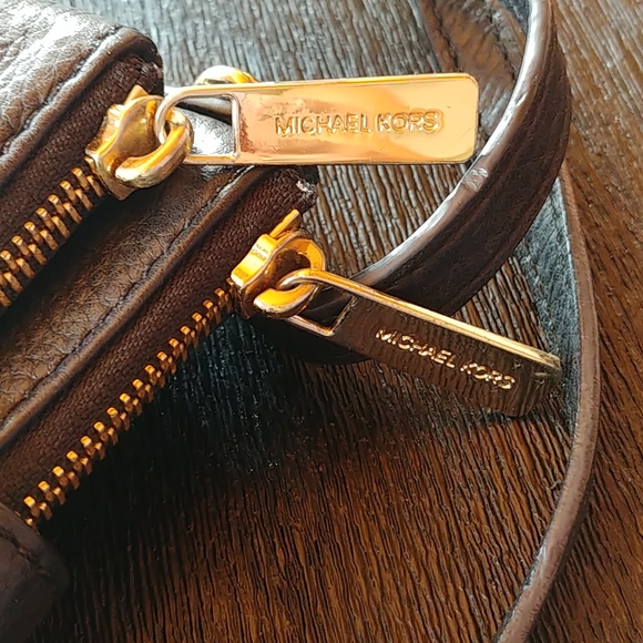 Cute Michael Kors bag great for any occasion! - Picture 3 of 7